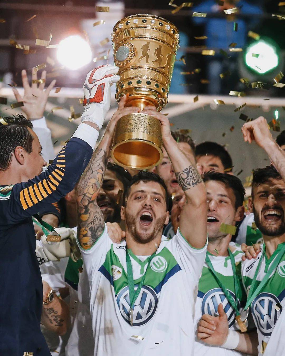 开云体育官网-包含沃尔夫斯堡队德甲联赛成绩飘红，展现出色实力和无限潜力的词条