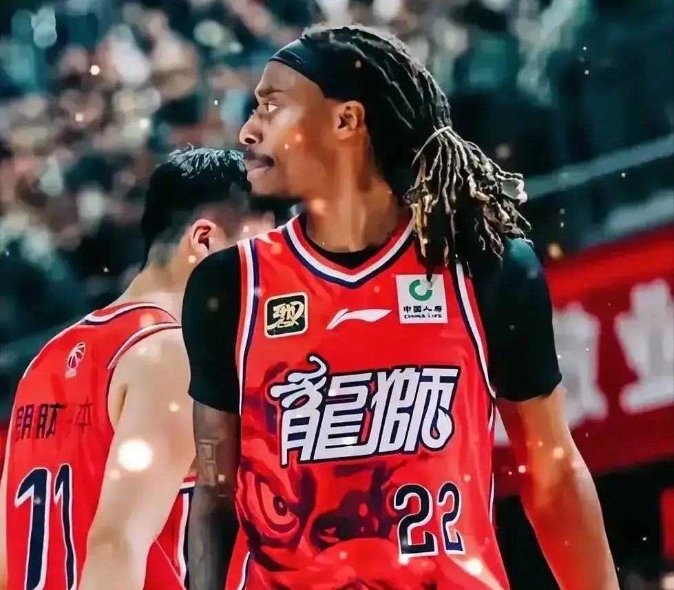 外援表现出色，帮助球队卫冕冠军