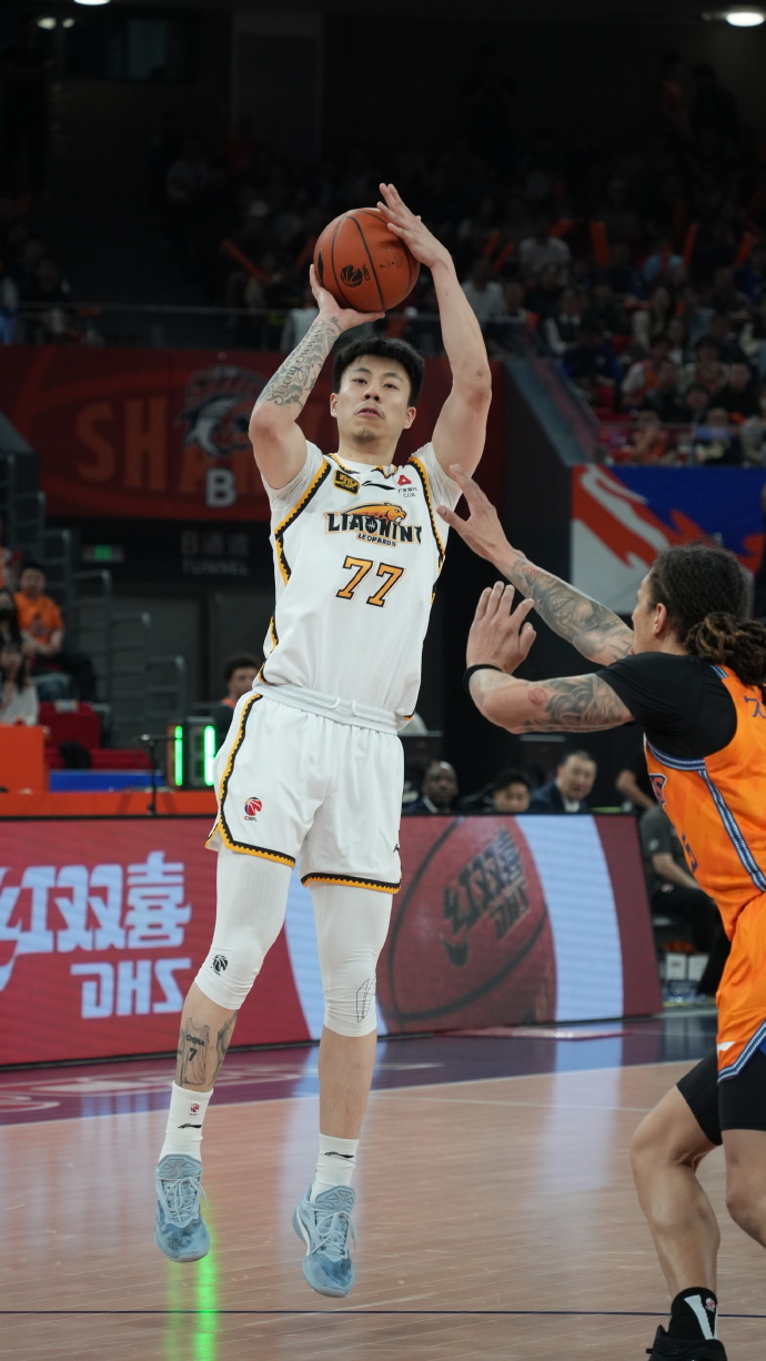 包含上海男篮客场战胜东北对手，豪取胜利的词条