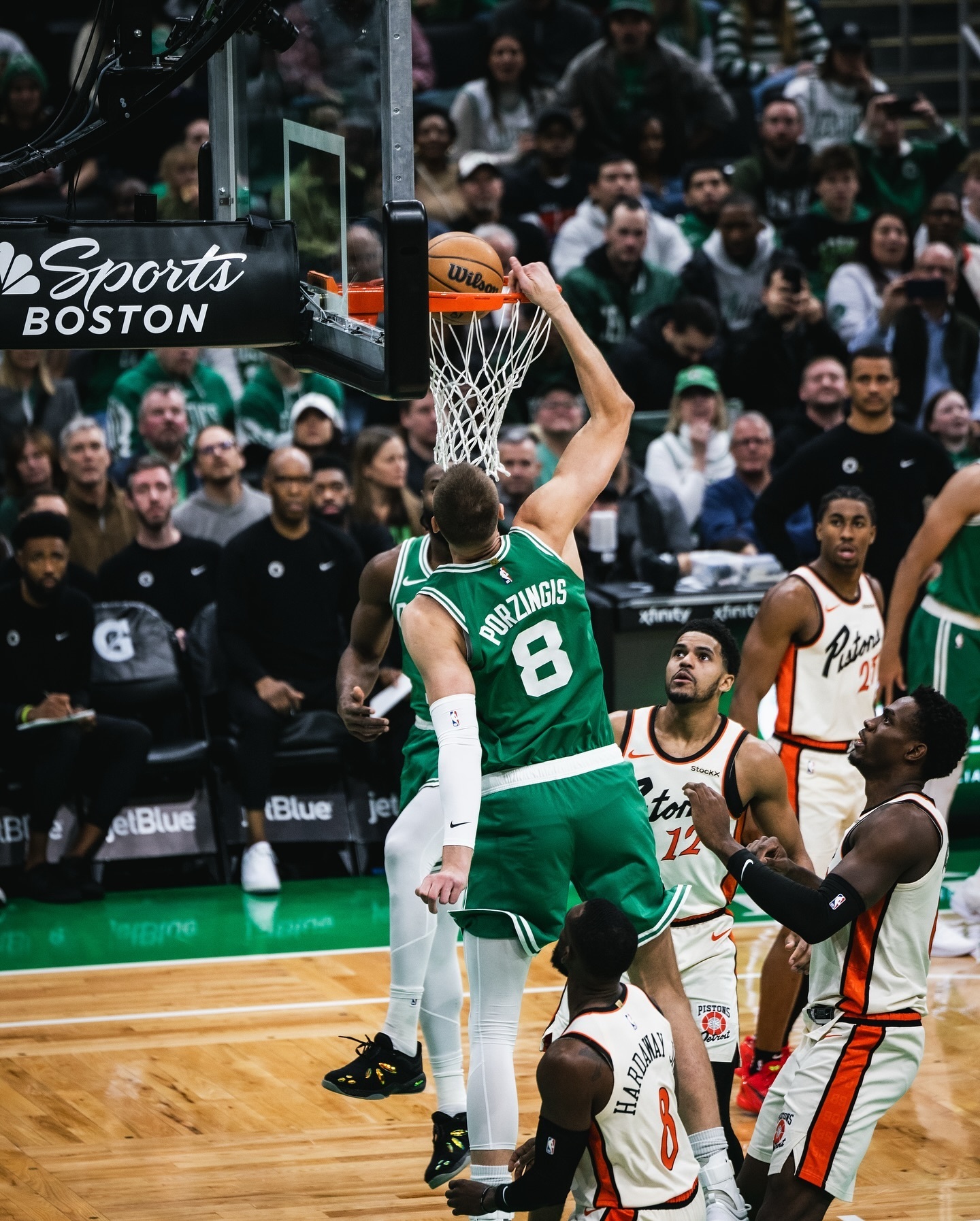 开云体育直播-公牛客场擒活塞，拉文高效砍下全队最高得分的简单介绍