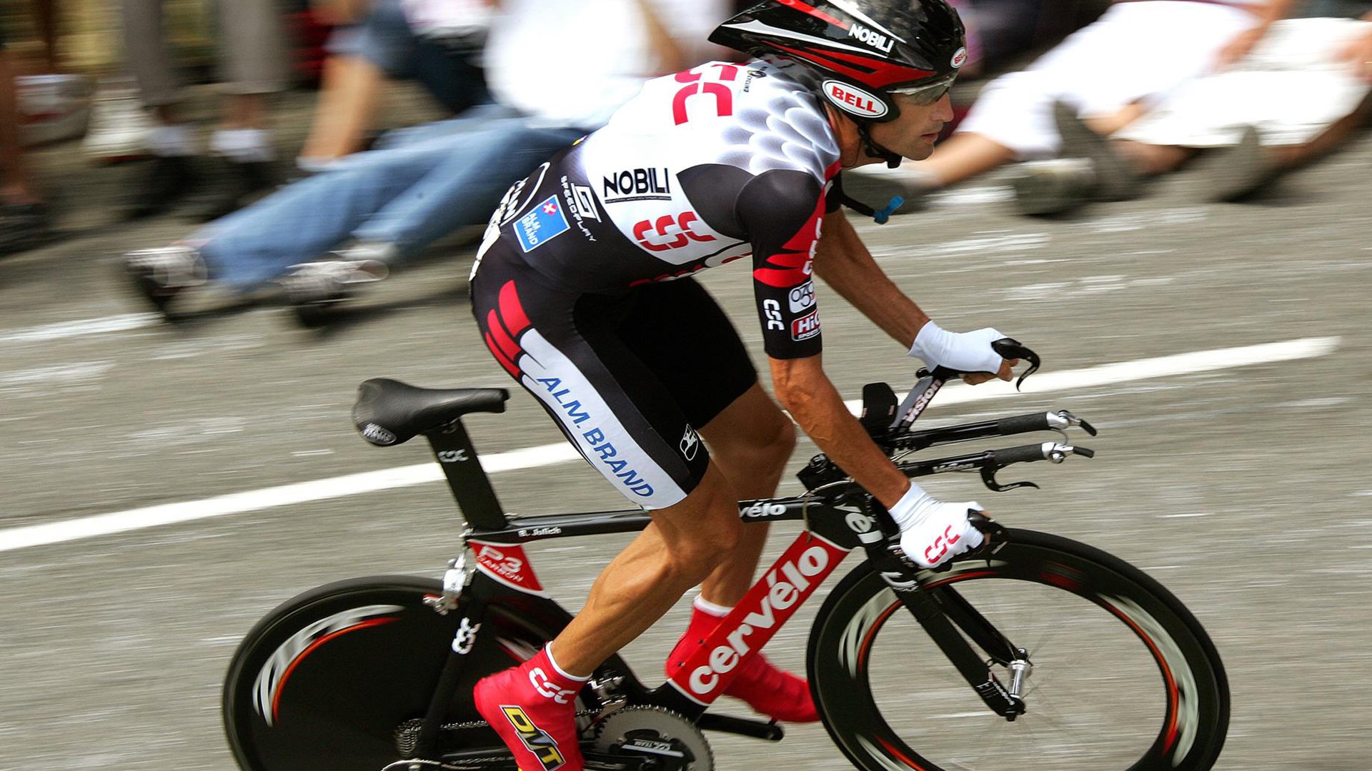 开云官网-赛道与球场，F1新赛季揭幕战之夜，哈利伯顿在焦点战证明自己